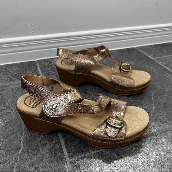 Dansko Gold Sheri Wedge Heel Sandals Size 39 Leather Upper Comfort Sandal 8.5/9 - Picture 3 of 16